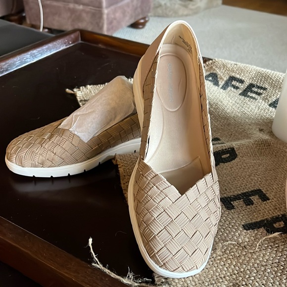 Easy Spirit tan woven flat Size 5 - Picture 1 of 7